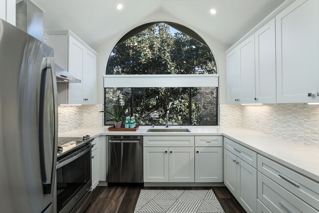 Impeccably remodeled unit-don't miss this ... - Impeccably remodeled unit-don't miss this ...