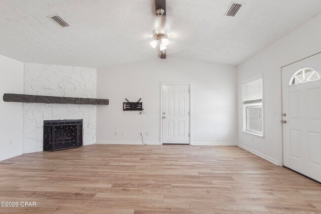 Photo - 115 Circle Dr