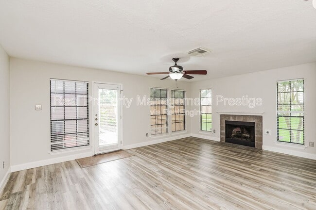 17263 Saturn Ln