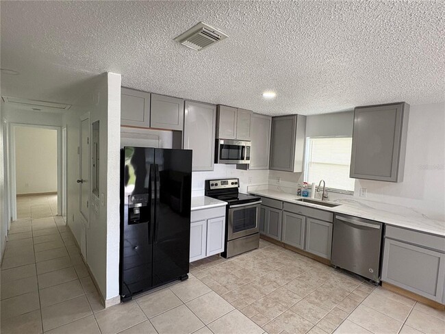 Photo - 1053 Scott St