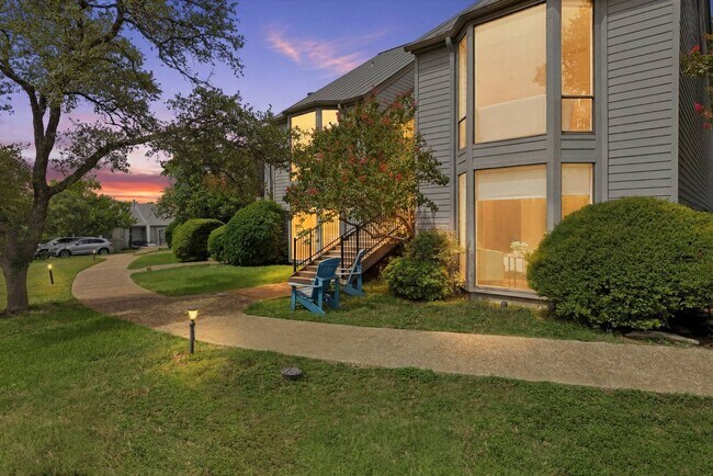 Building Photo - 122 World of Tennis Sq Unit 122