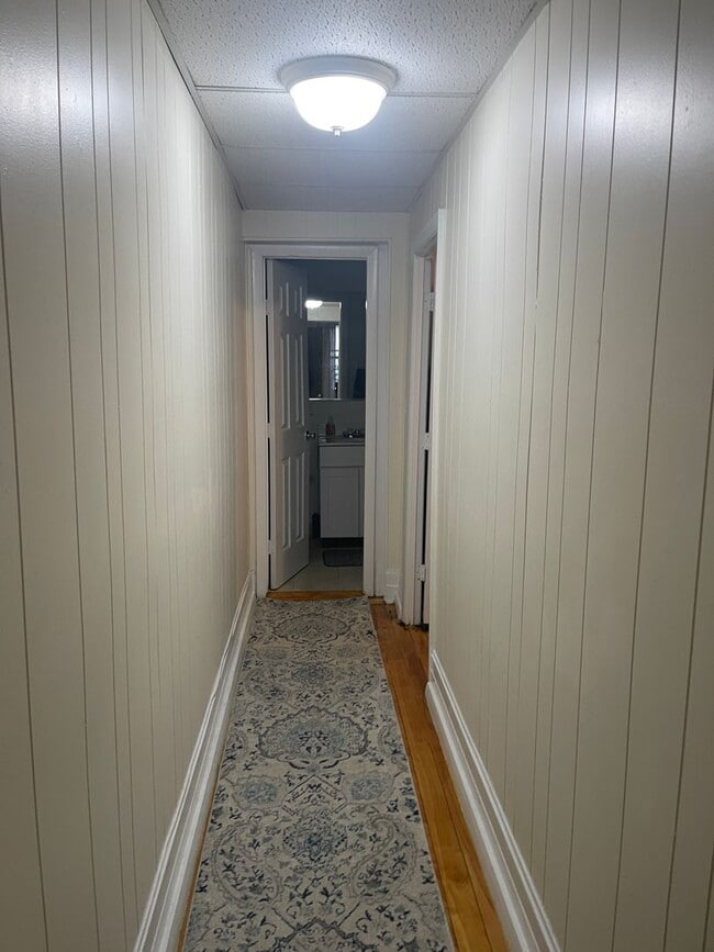 Photo - Top Floor Sunny 2 Bed Equal Large bedrooms... Casa