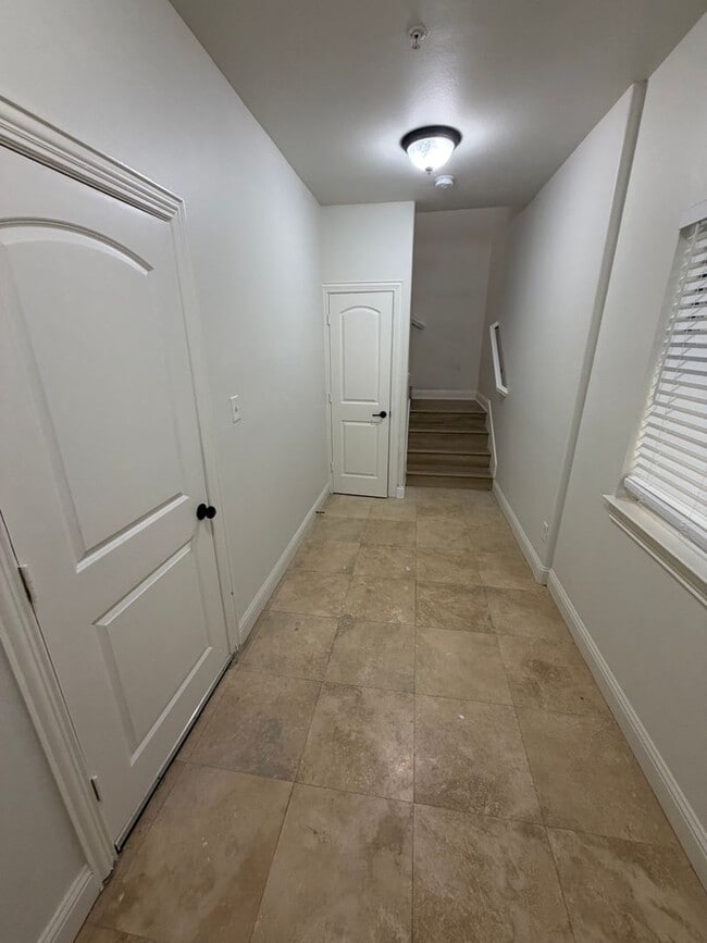 Photo - 2320 Stutz Dr Unit B 1