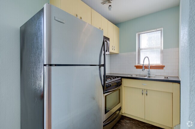 East River Terrace - Small Studio 404SF