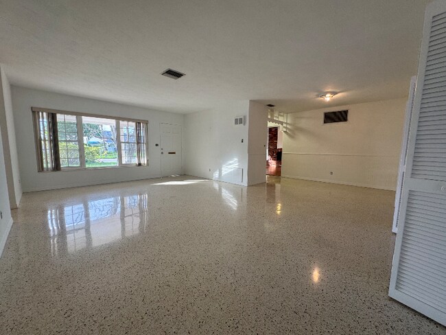 Photo - 5290 38th Way S