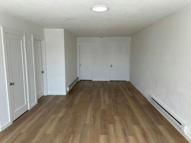 216 Division Ave W Unit B
