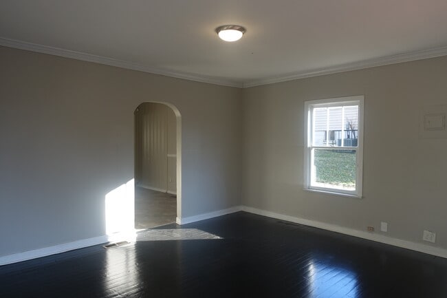 Photo - 716 Robin Rd