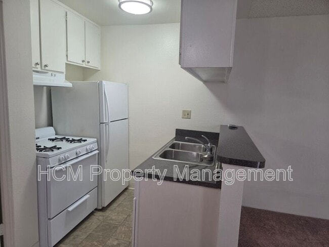 Photo - 10237 Fernglen Ave