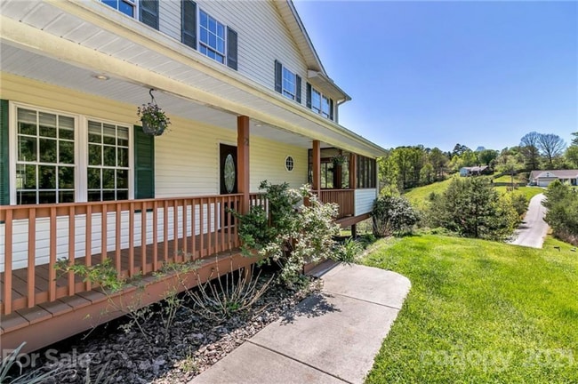 Photo - 21 Locust Meadow Ln