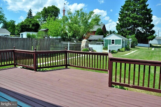 33 W Forrest Ave