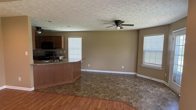 Photo - 403 Cedar Hollow Dr
