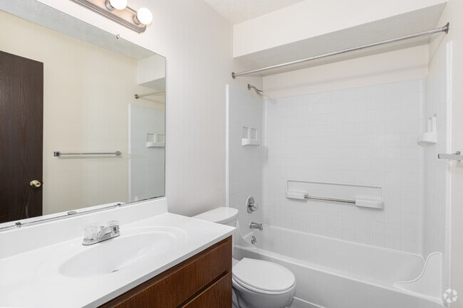 1BR, 1BA - 750SF