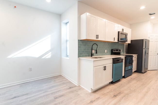 Photo - 848 N 41st St Apartments