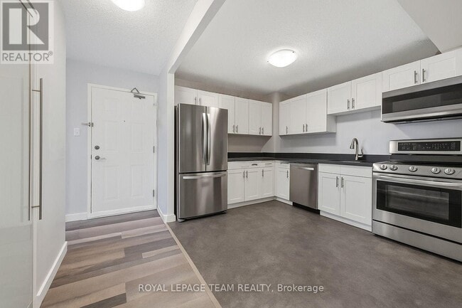 Photo - 200 Bay St Unité 901