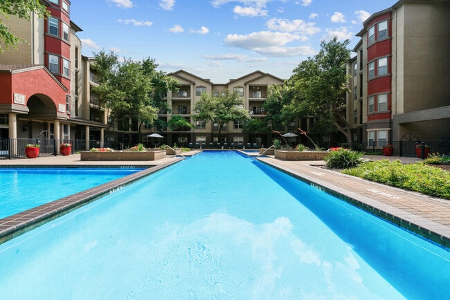 Inwood on the Park apartments — community photo - Inwood on the Park