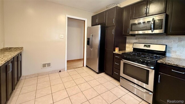 Photo - 24290 Eastwood St