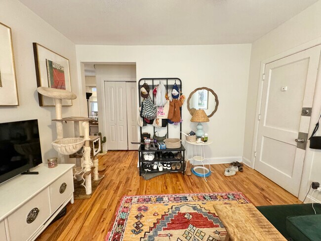 Photo - 838 W Cornelia Ave Unidad 1