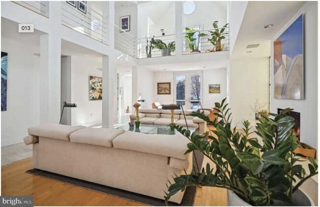 Photo - 4527 Q Pl NW