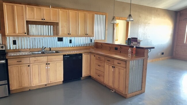 Photo - 3 bedroom 2 bathroom Barn dominium on 10 acres!