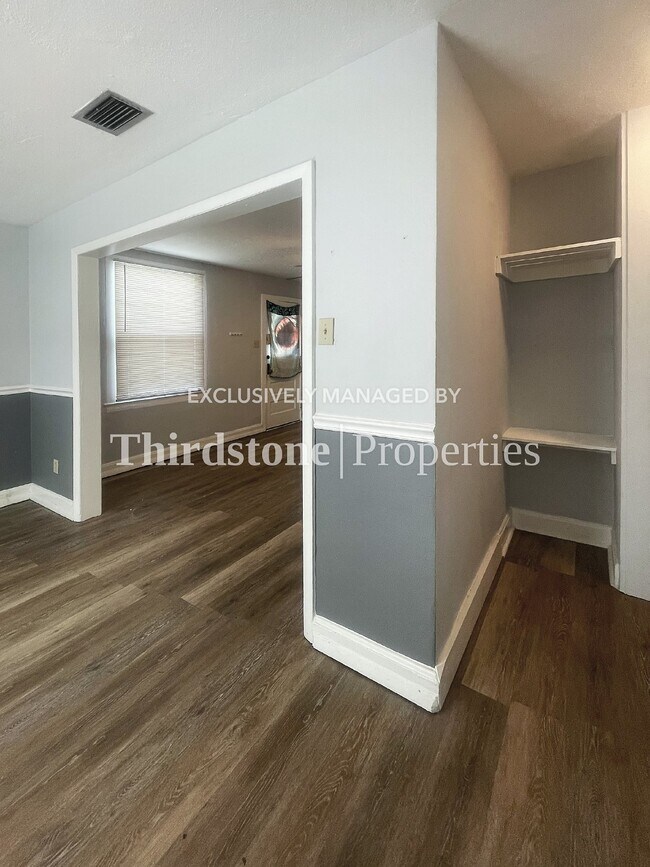 Photo - 6 Oakridge Ave N