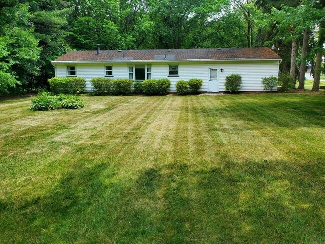 Photo - 9841 Smithdale Ave NE