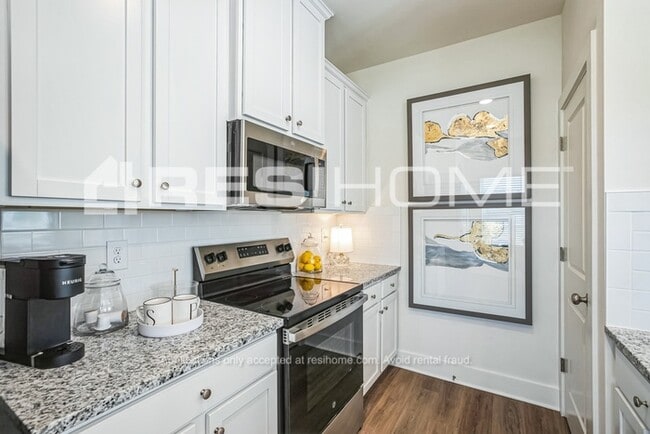 Photo - 87 Southport Cir
