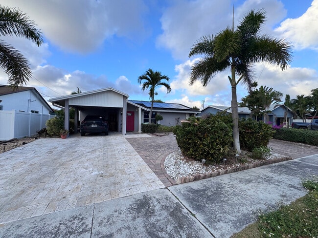 Building Photo - 3255 SW 2nd St