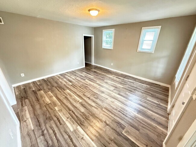 Photo - Spacious 4-Bedroom Home Near Springfield's Newest Entertainment & Dining!