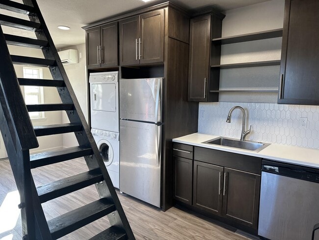 Photo - 623 NW Cedar Ave