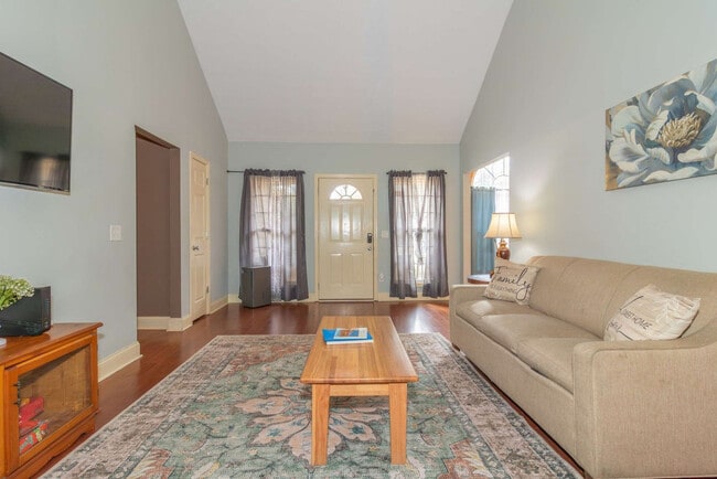 Photo - 4235 King Arthur Pl Unit SI ID1043511P