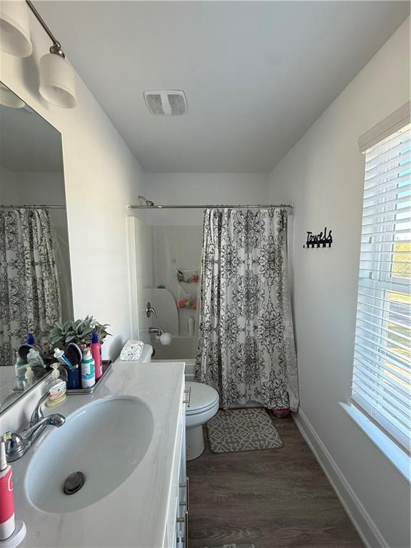 Photo - 176 Village Way SW