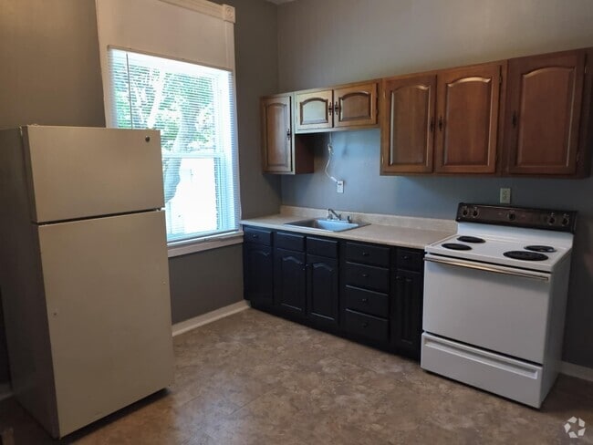 Building Photo - 424 W 8th St Rental