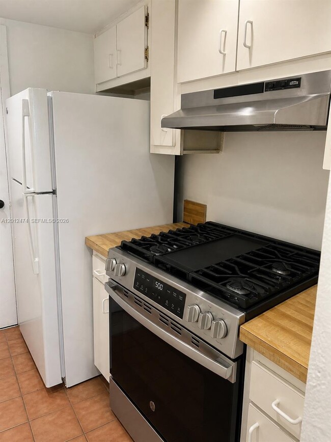 Building Photo - 1205 Mariposa Ave Unit 431