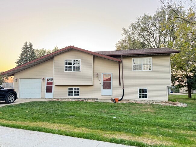 Photo - 502 N 4th St