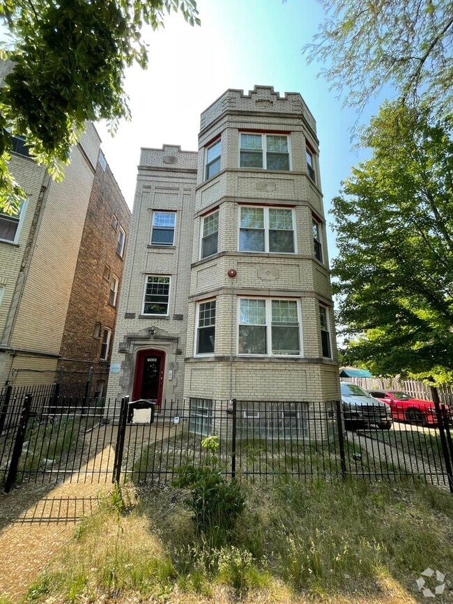 Building Photo - 7534 N Claremont Ave Unit 3 Rental