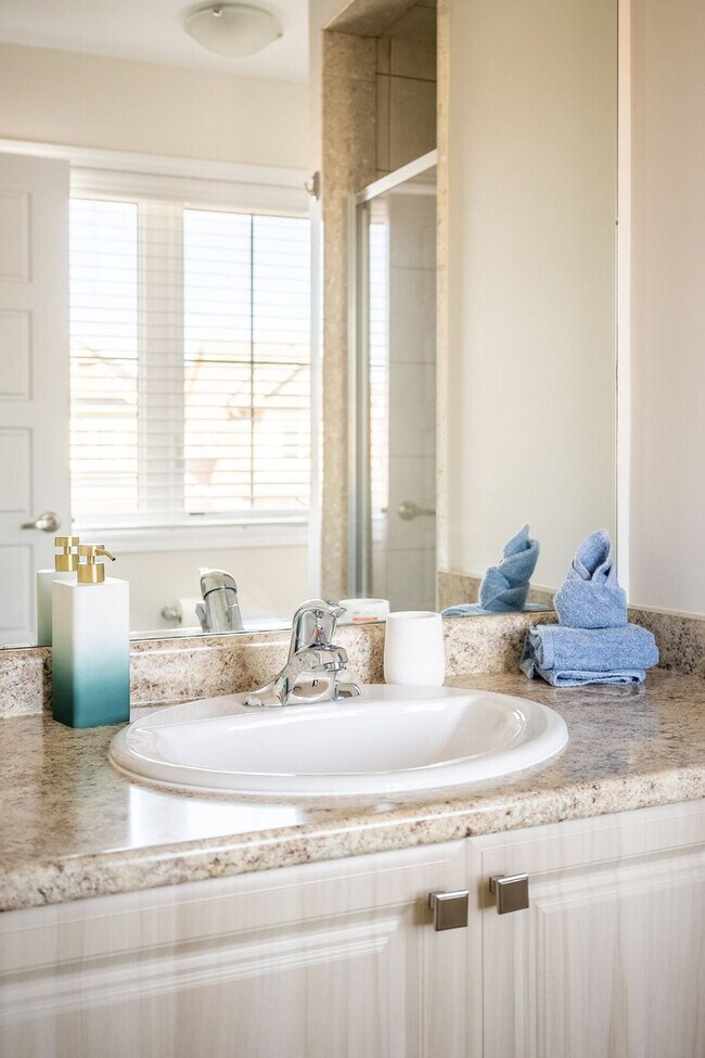 Photo - 104 Esther Cres Unit SI ID1345812P