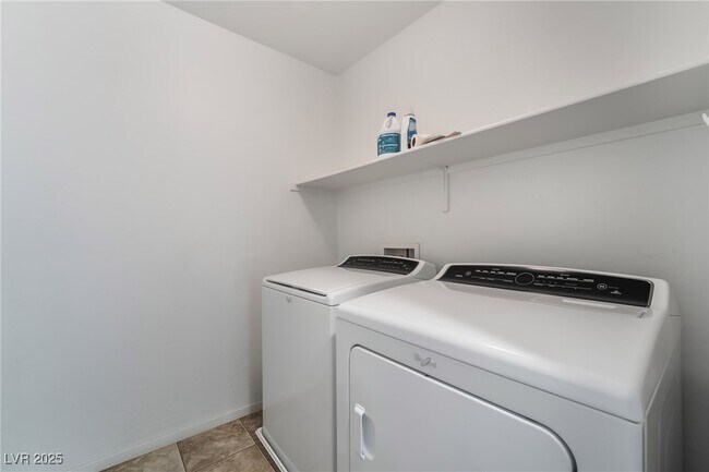 Building Photo - 4742 San Marcello St