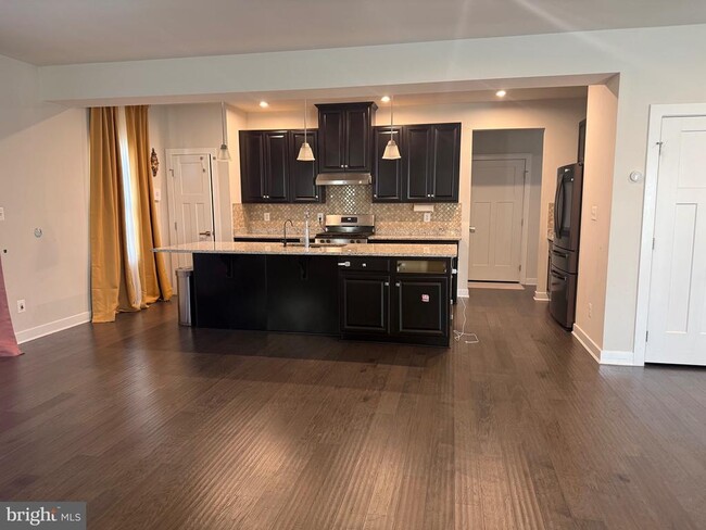 Photo - 440 Tree Of Heaven Way