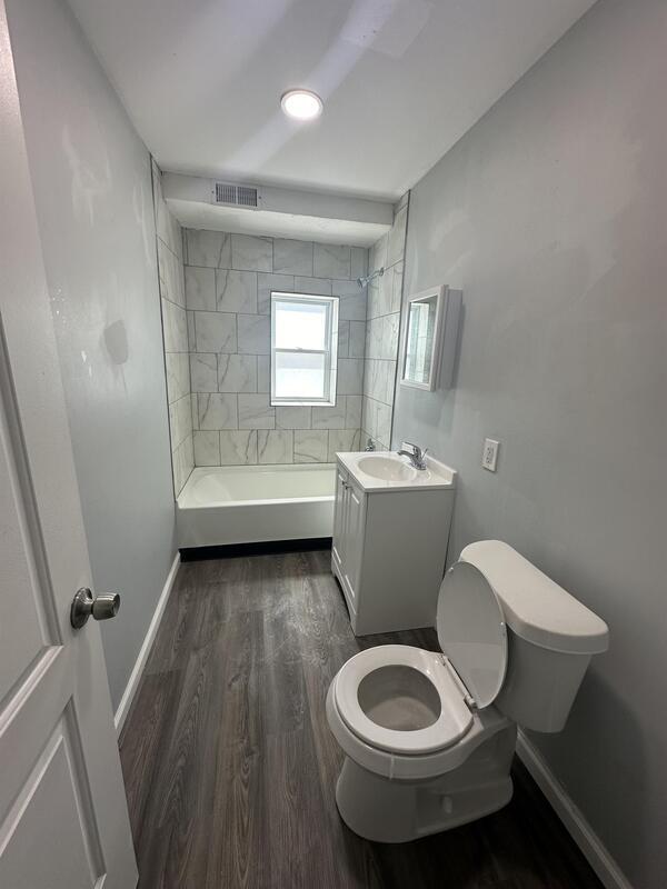 Photo - 17568-70  Lakeshore Boulevard - 10