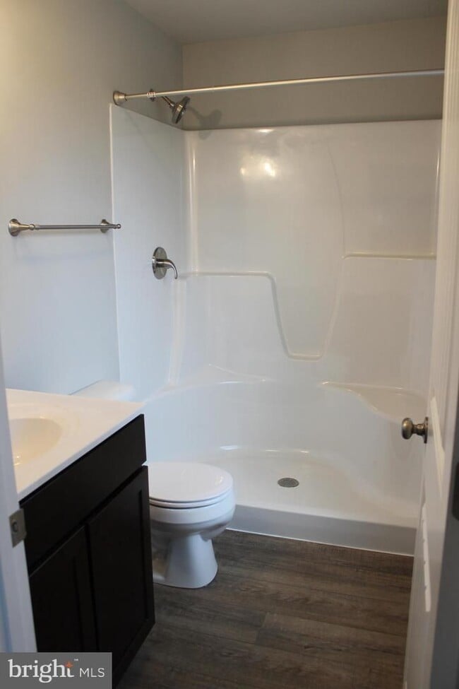 Photo - 642 N College St