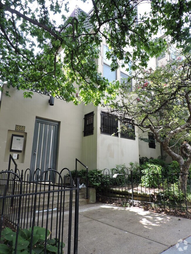 Building Photo - Spacious 2BR 2BA with Fireplace, Roof deck... Rental