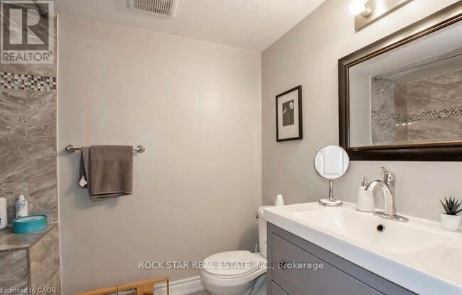 Photo - 17 Ridgeview Ave