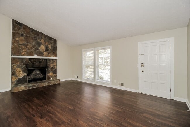 Photo - 770 Dover St