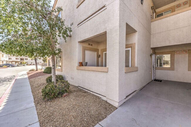 Photo - fully furnished, 1 bed, 1 bath condo in gated community Unit 1015