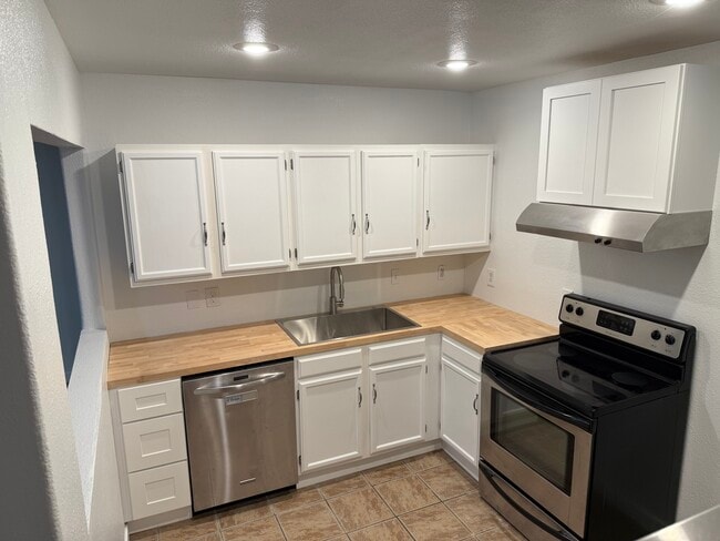 kitchen - 1373 Real Way Ln Unit D - Hilltop Cottage
