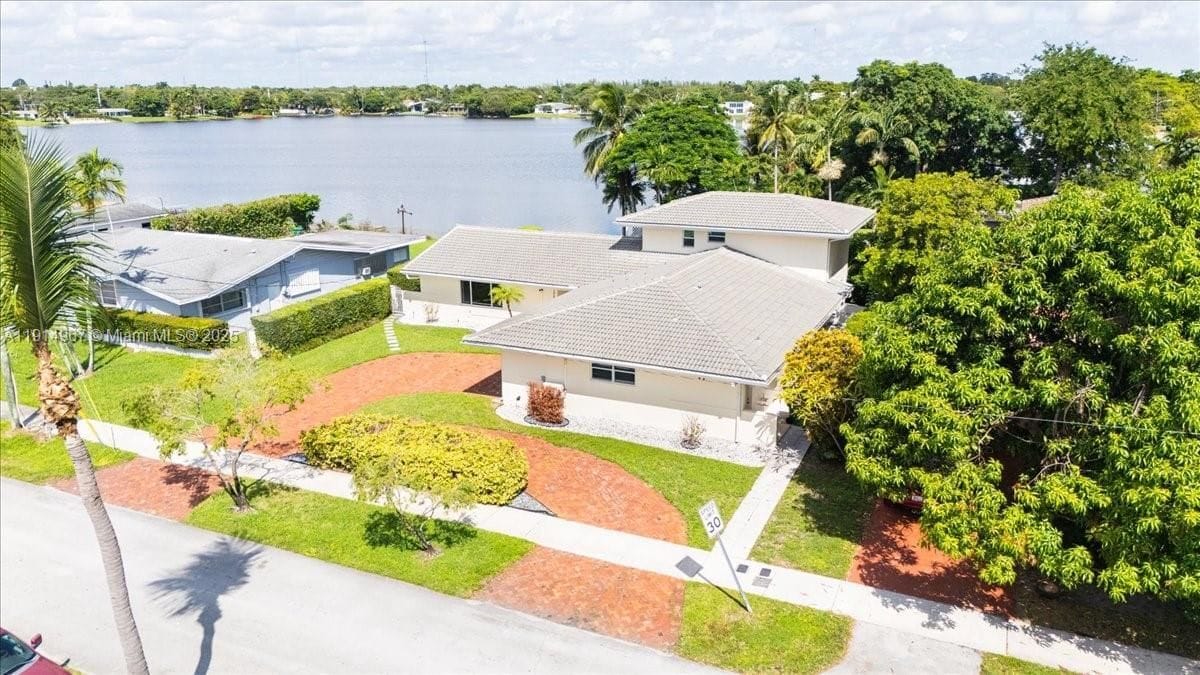 Photo - 1961 NE 188th St