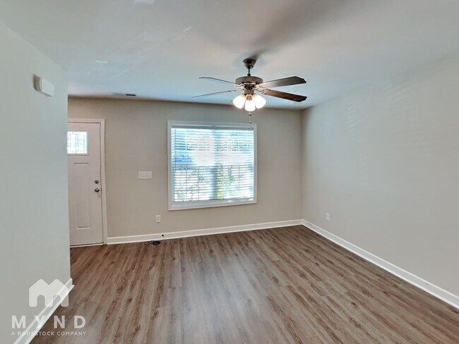 Photo - 731 Hillside St