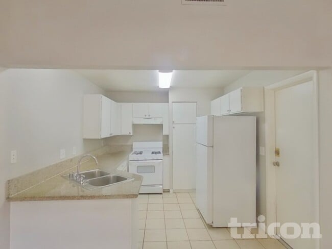 Photo - 5429 Requa Ave