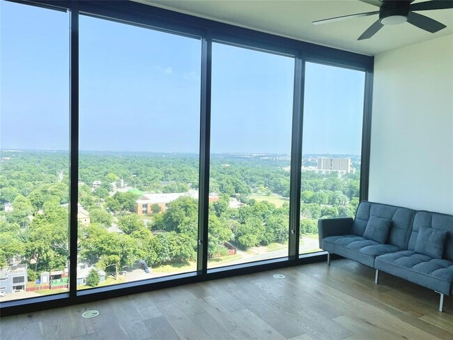 Photo - 84 East Ave Unidad 1604