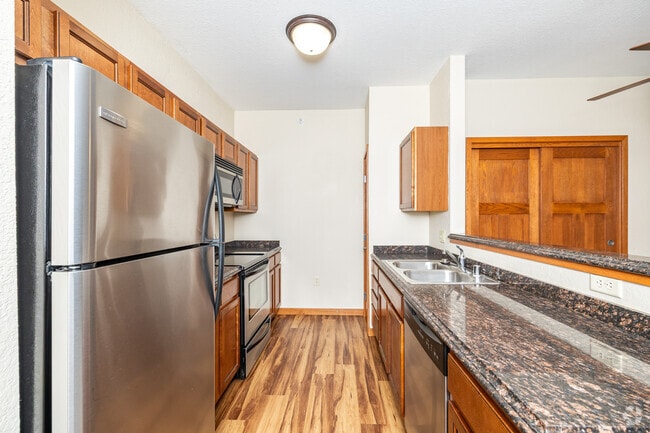 2BR, 1BA - 1076SF - Kitchen
